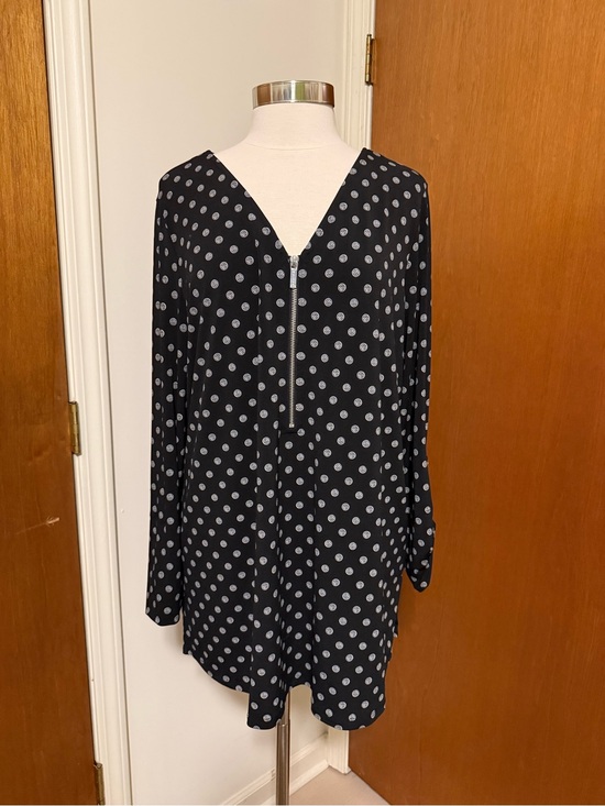 Michael Kors Tops - Michael Kors Black Polka Dot V-Neck Long Sleeve Tunic with Front Zip size 2X